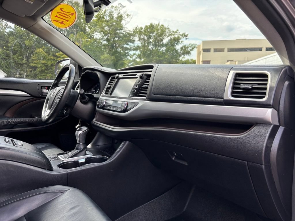 Used 2014 Toyota Highlander XLE FWD image 27