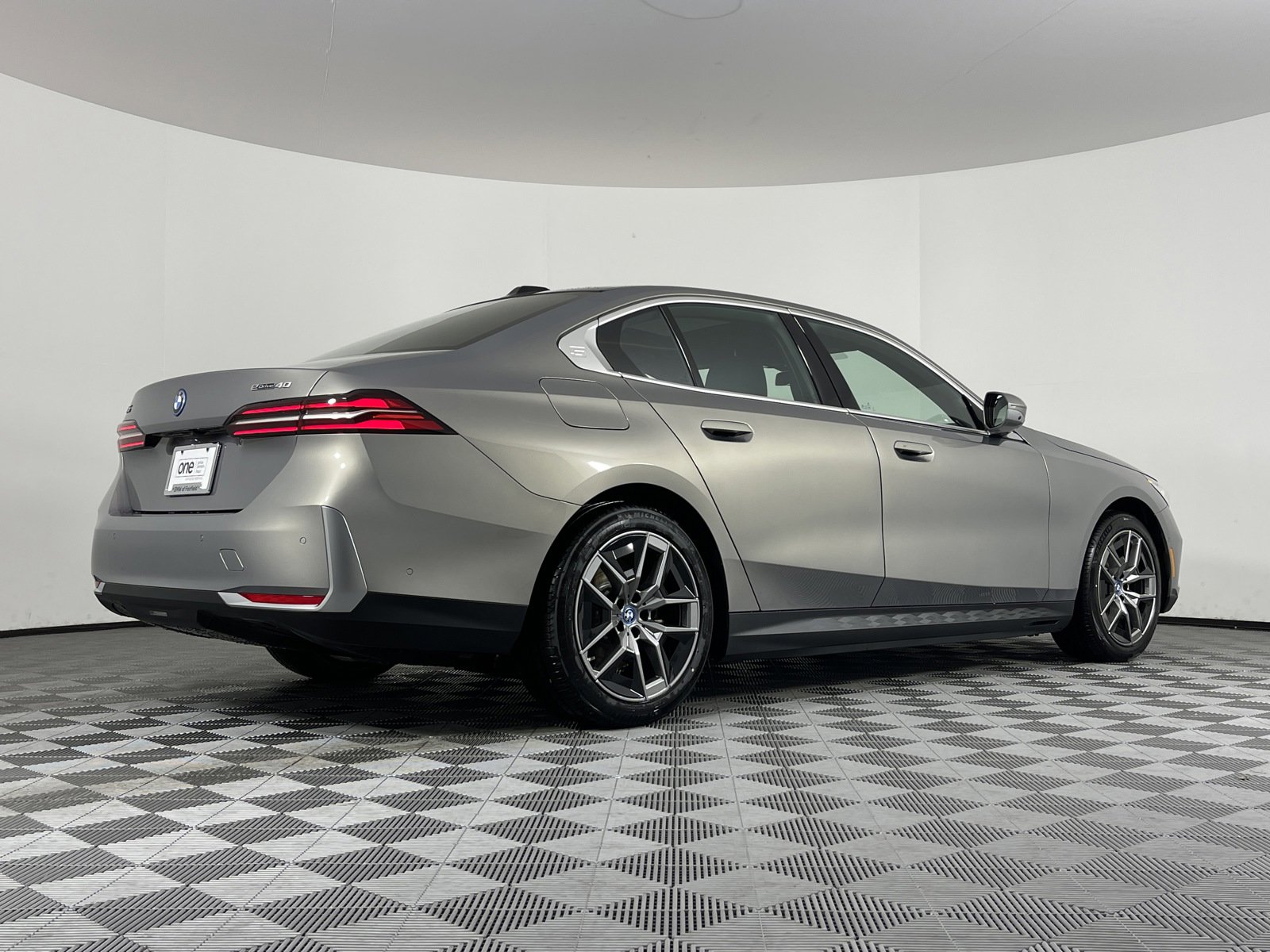 New 2024 BMW i5 eDrive40i w/ Premium Package image 11