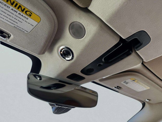 Used 2022 Aston Martin V8 Vantage Roadster image 35