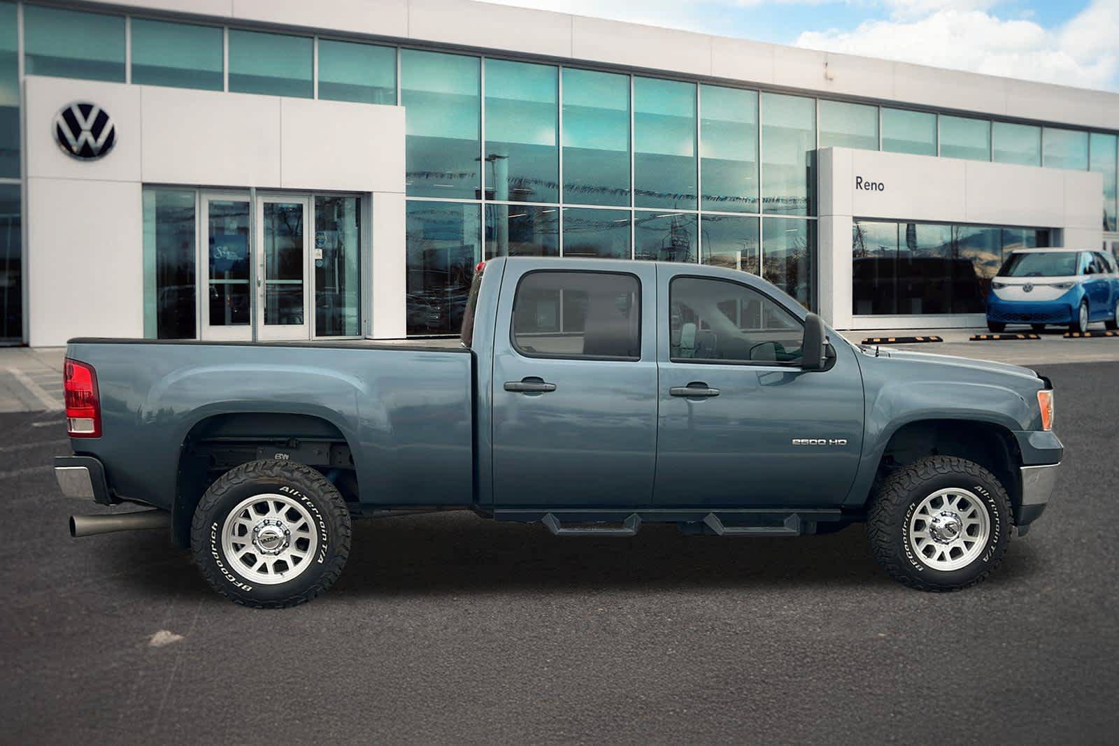 Used 2014 GMC Sierra 2500 SLE w/ SLE Preferred Package AWD/4WD image 4