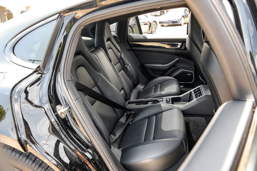 Used 2018 Porsche Panamera 4 AWD/4WD image 37