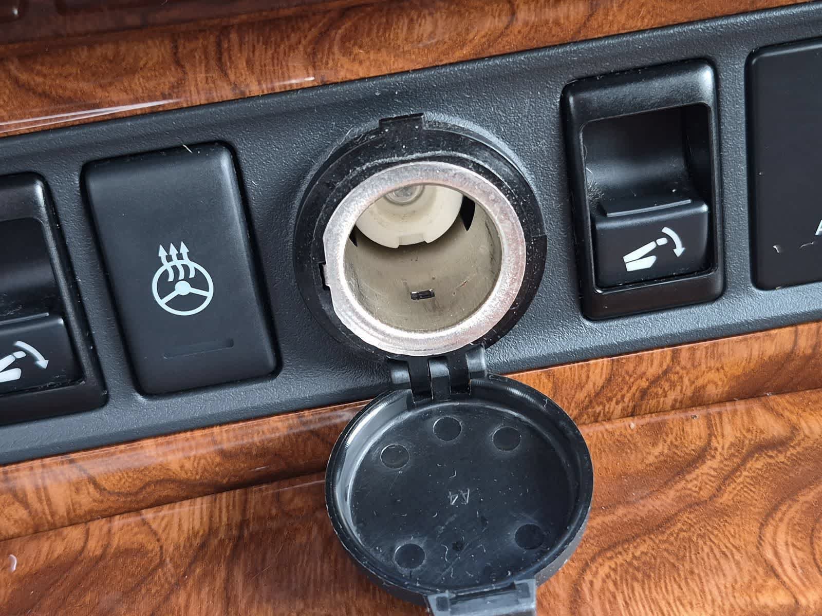 Used 2015 INFINITI QX80 4WD w/ Deluxe Technology Package image 32