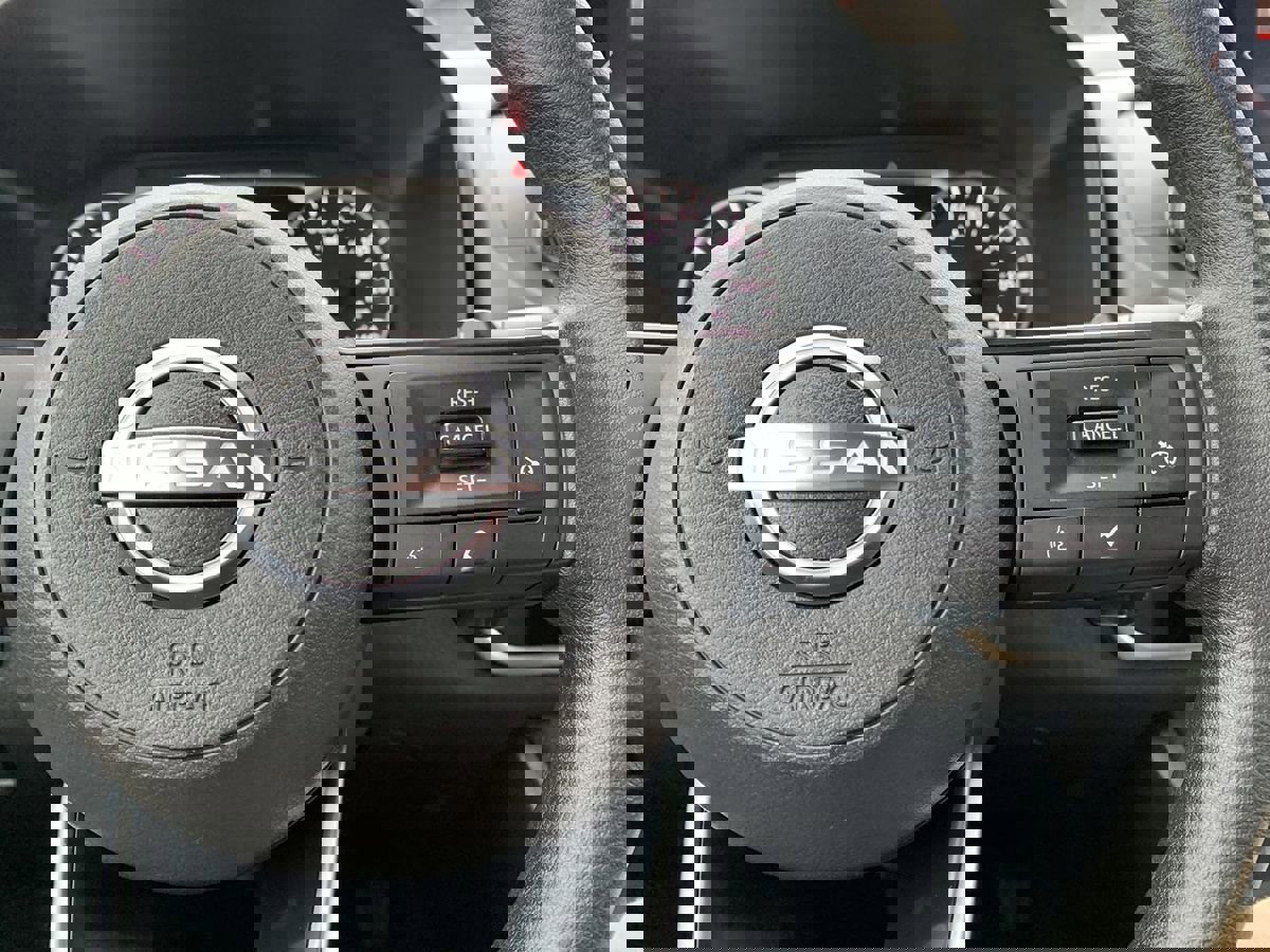 Used 2024 Nissan Rogue S image 19