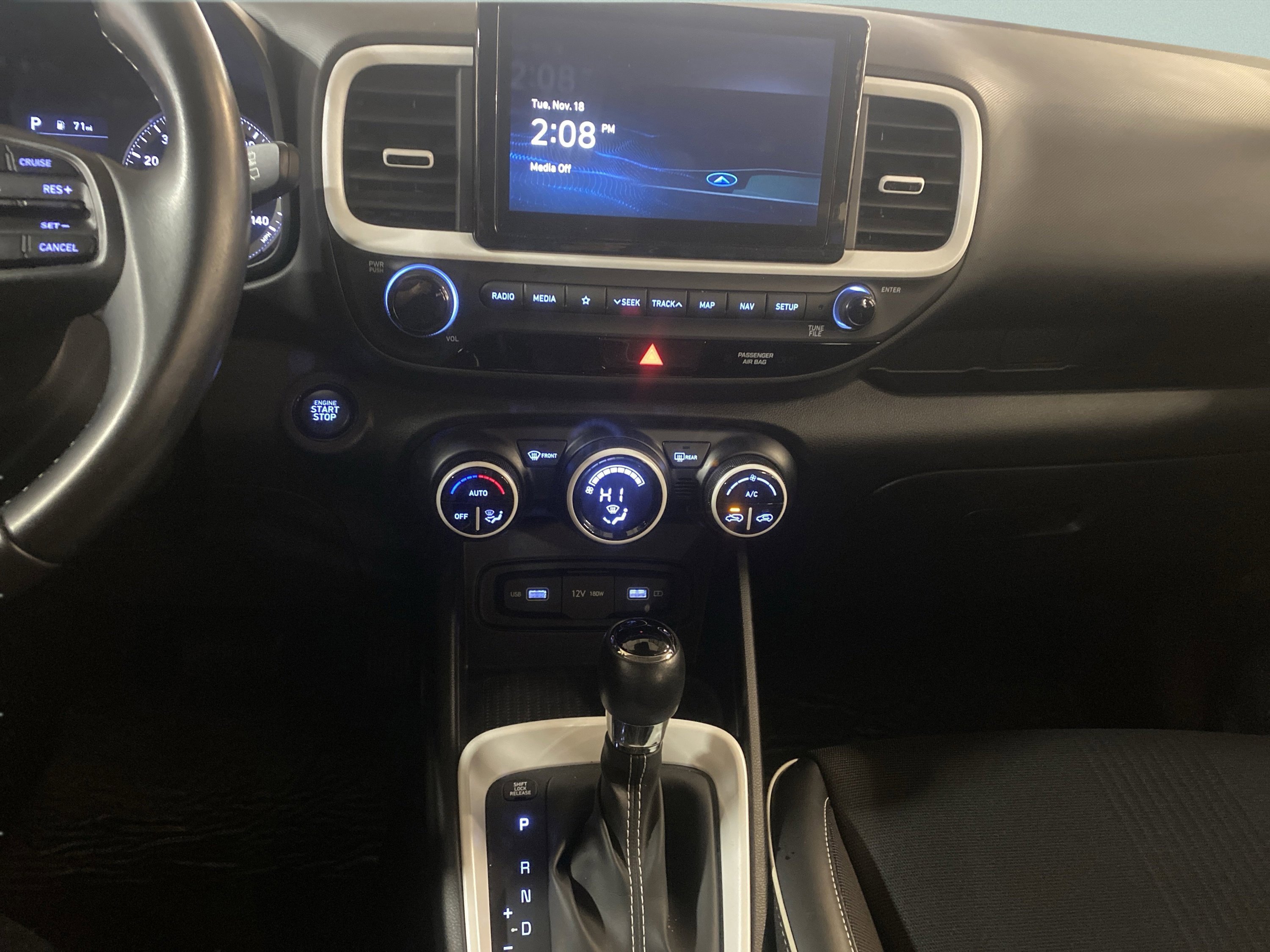 Used 2022 Hyundai Venue Limited image 19