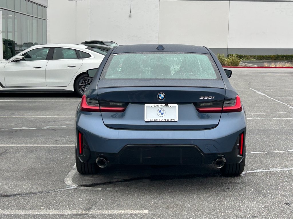 New 2026 BMW 330i Sedan w/ M Sport Package RWD image 4