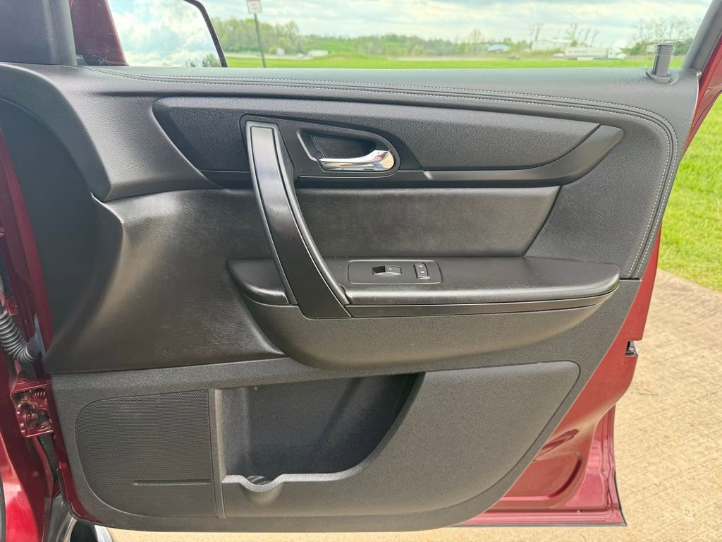 Used 2017 Chevrolet Traverse LT w/ Style and Technology Package image 21