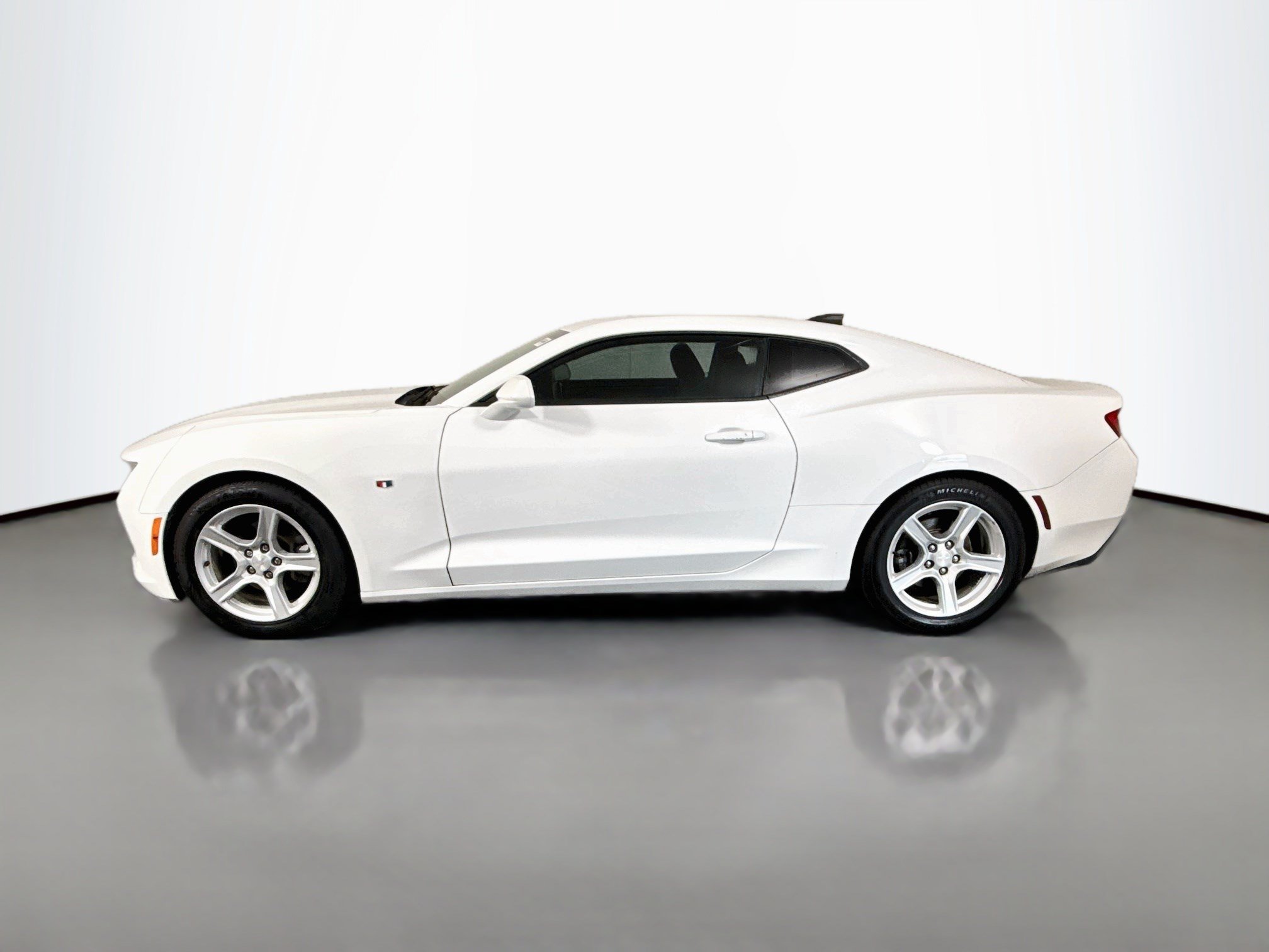 Used 2017 Chevrolet Camaro LT RWD image 6