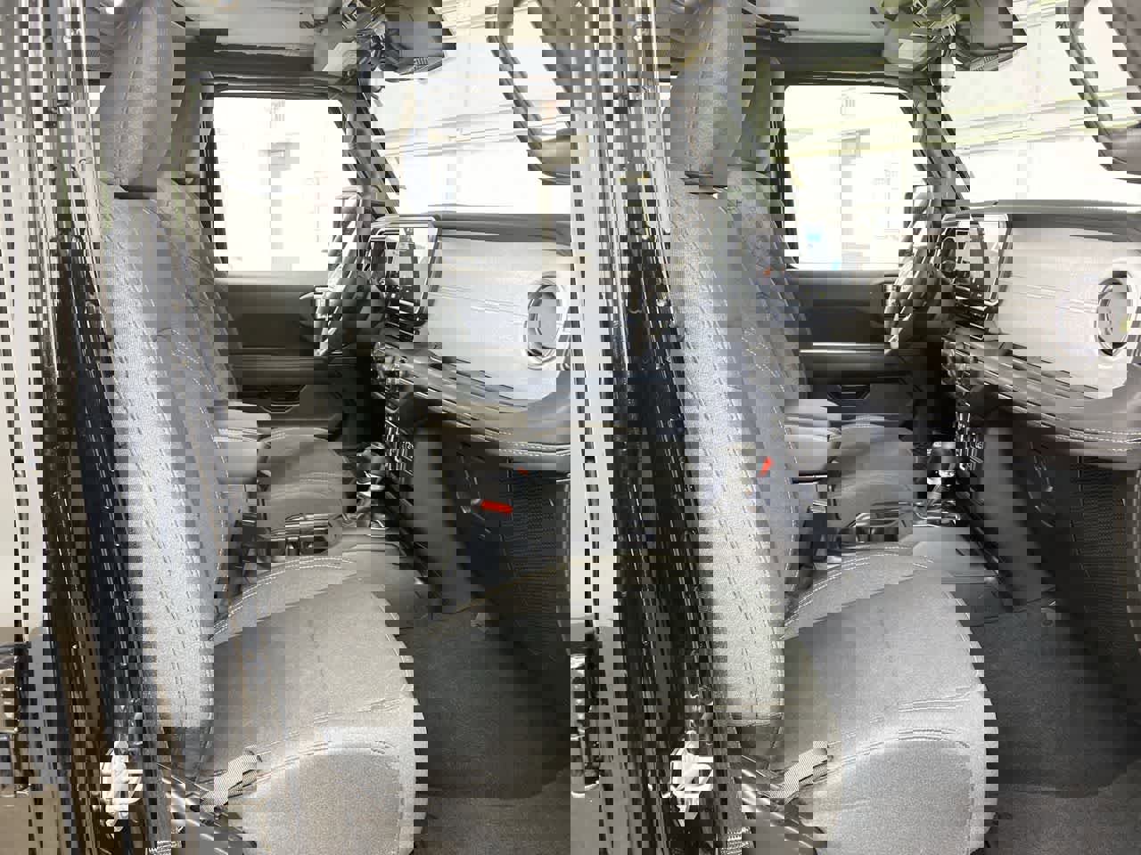 Used 2025 Jeep Wrangler Sahara image 18