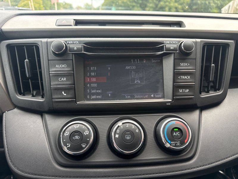 Used 2016 Toyota RAV4 LE AWD/4WD image 25