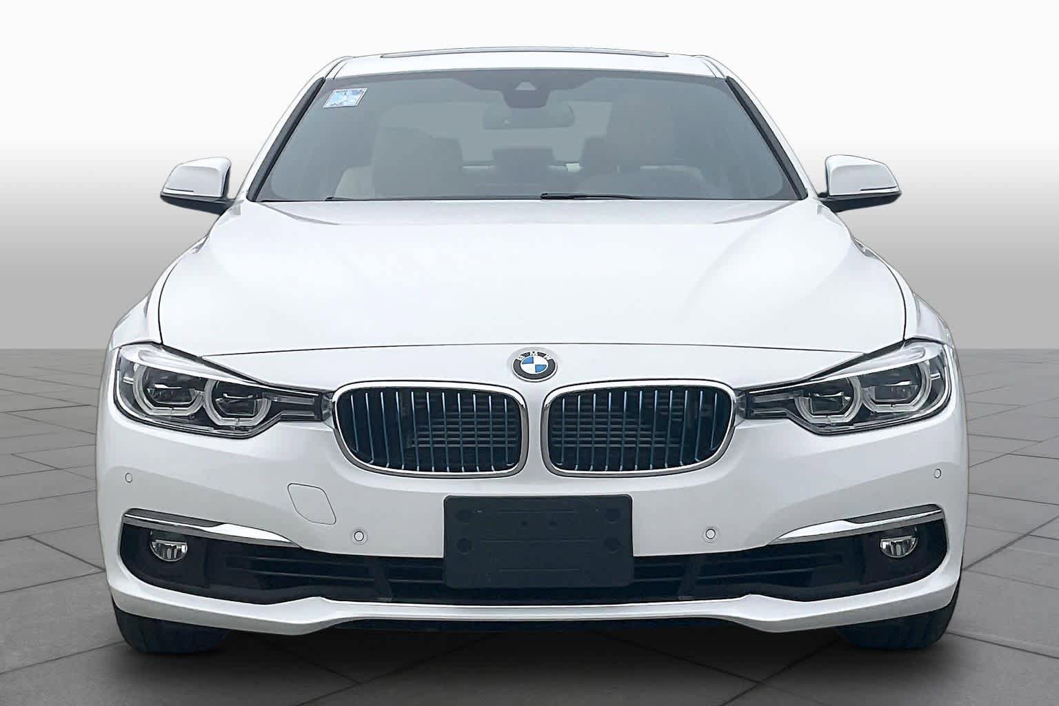 Used 2018 BMW 330e w/ Premium Package RWD image 3