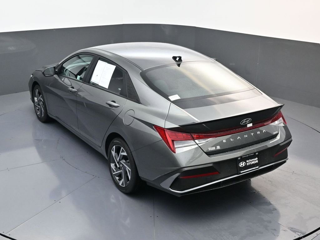 Certified 2025 Hyundai Elantra SEL image 18