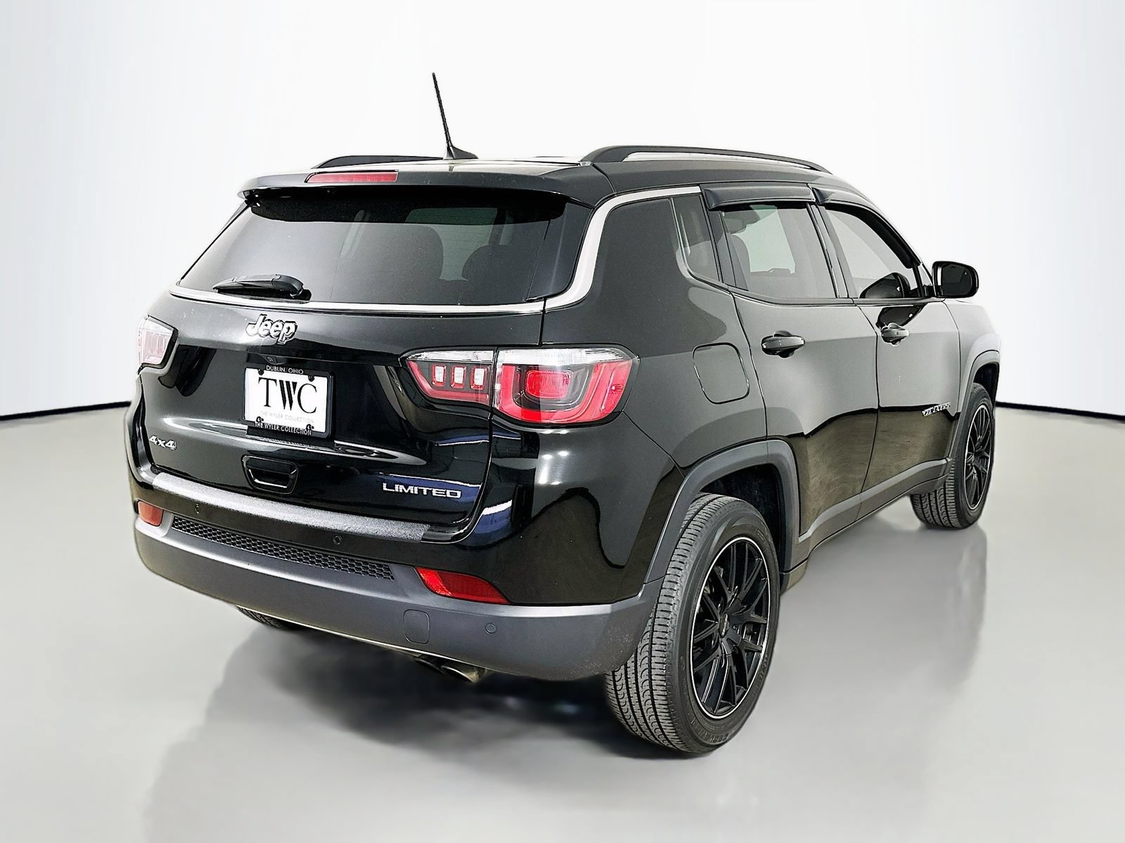 Used 2019 Jeep Compass Limited w/ Safety & Security Group AWD/4WD image 5