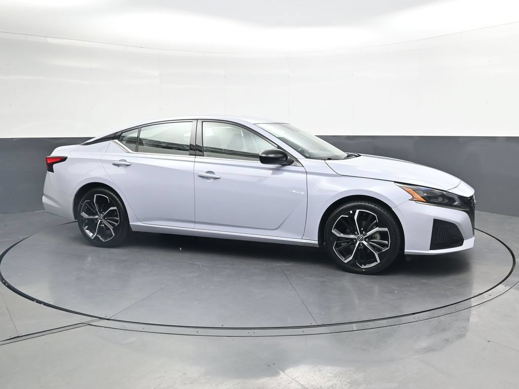 Used 2025 Nissan Altima 2.5 SR FWD image 4