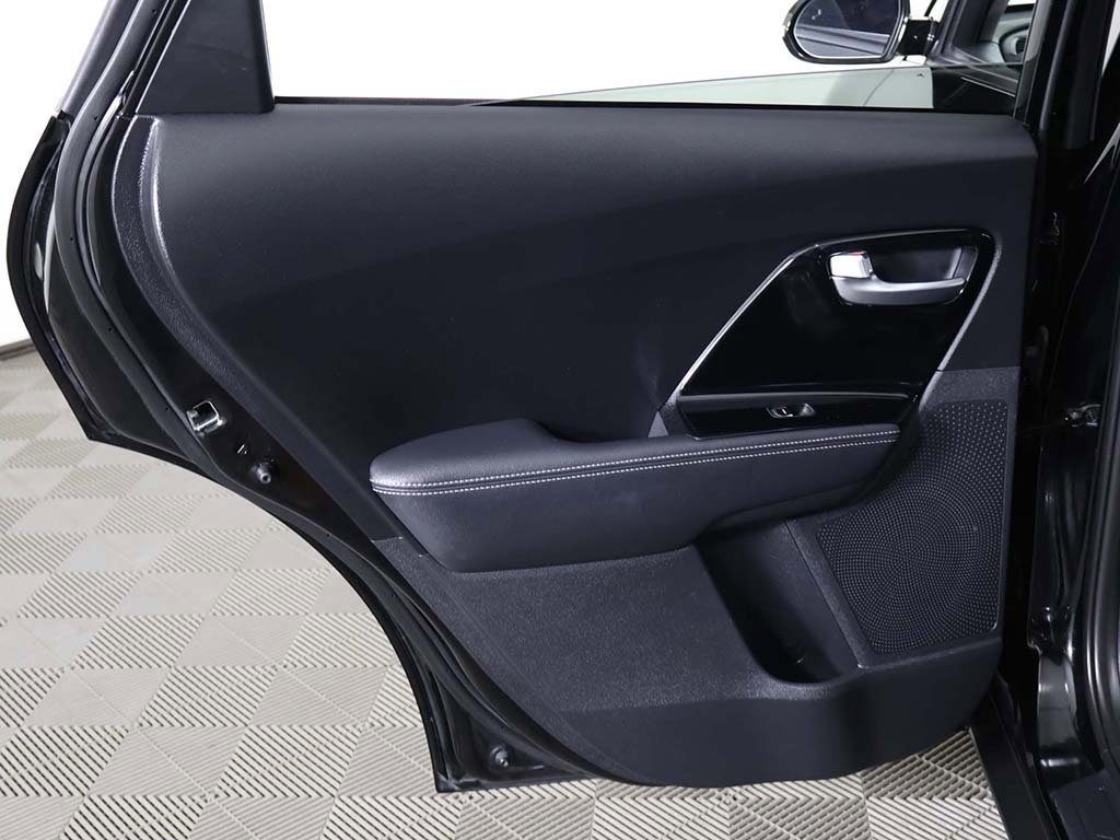 Used 2020 Kia Niro Touring image 26