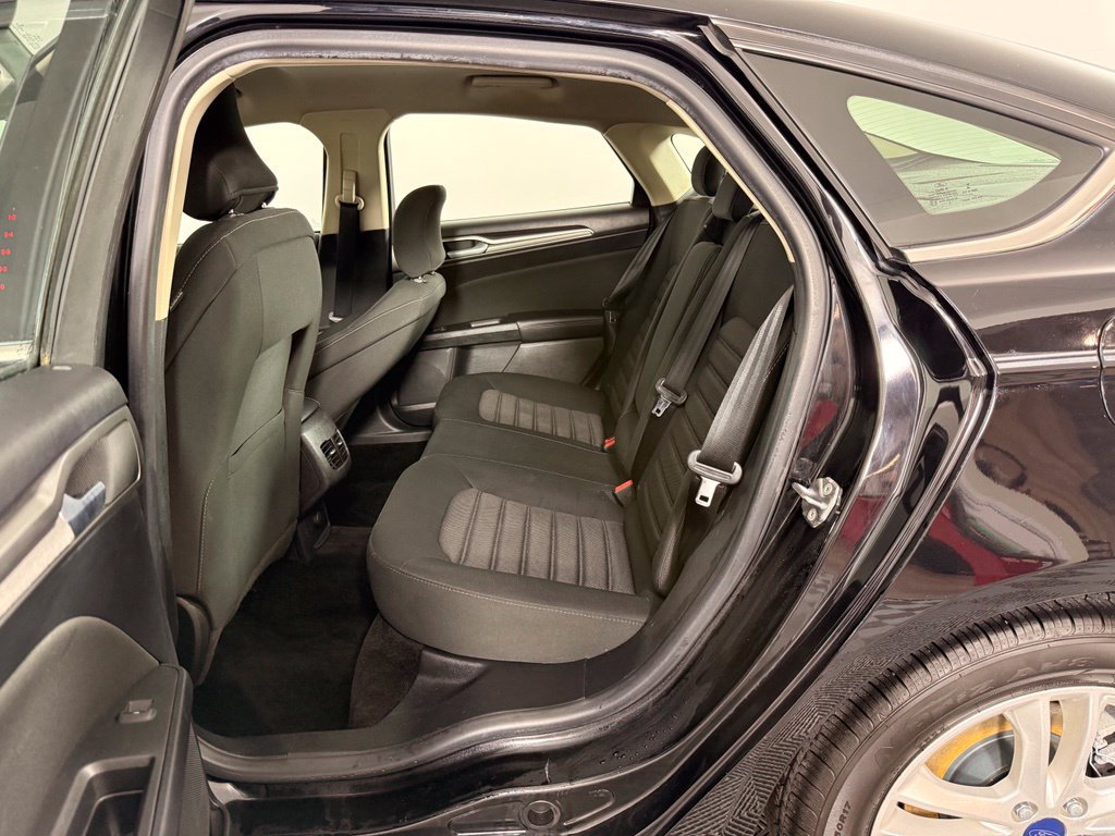 Used 2018 Ford Fusion SE w/ Fusion SE Technology Package FWD image 15