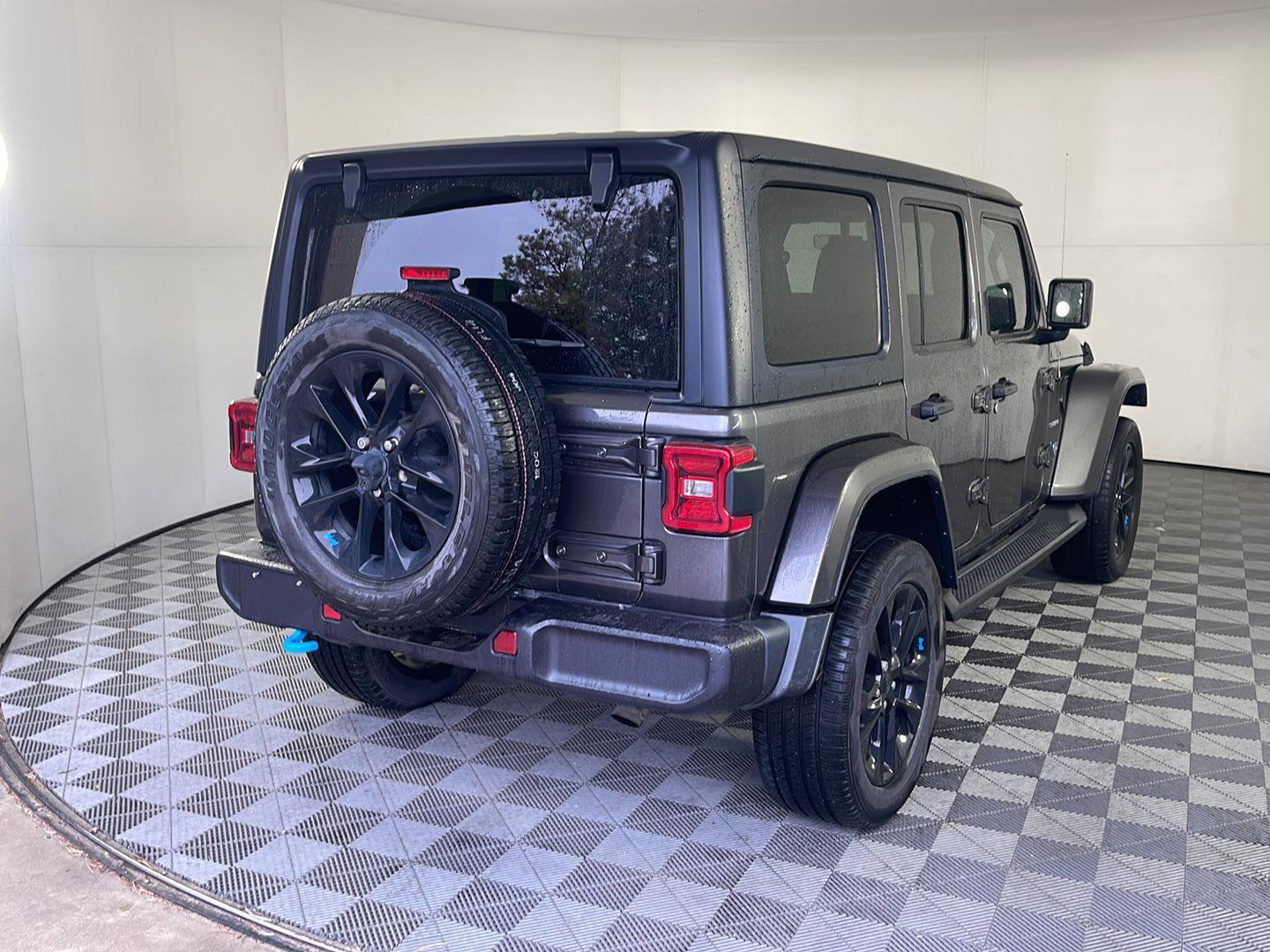 Used 2022 Jeep Wrangler Unlimited Sahara w/ Cold Weather Group AWD/4WD image 7