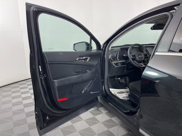 Used 2023 Kia Sportage LX FWD image 17
