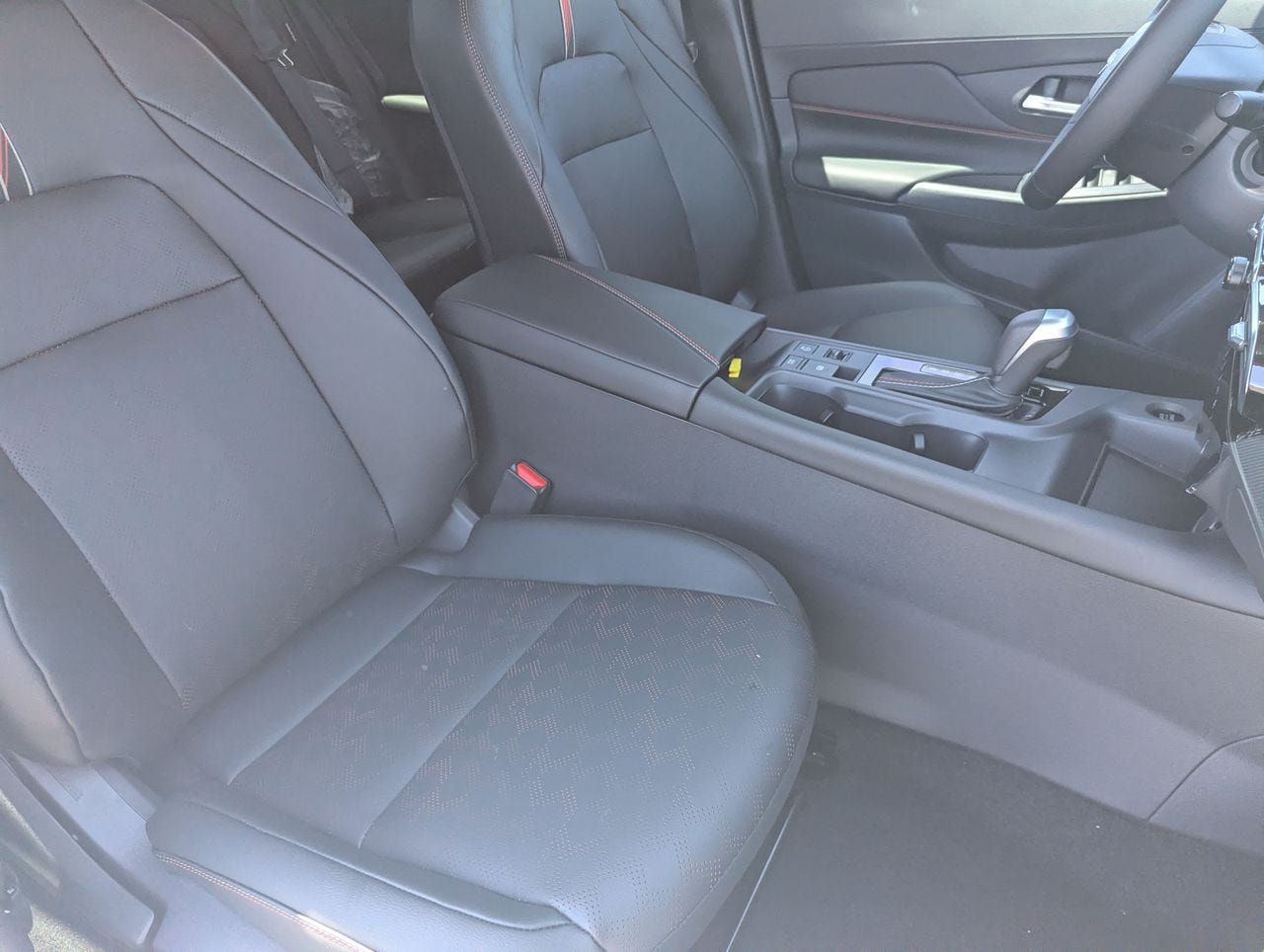 New 2026 Nissan Sentra SR w/ SR Premium Package FWD image 31