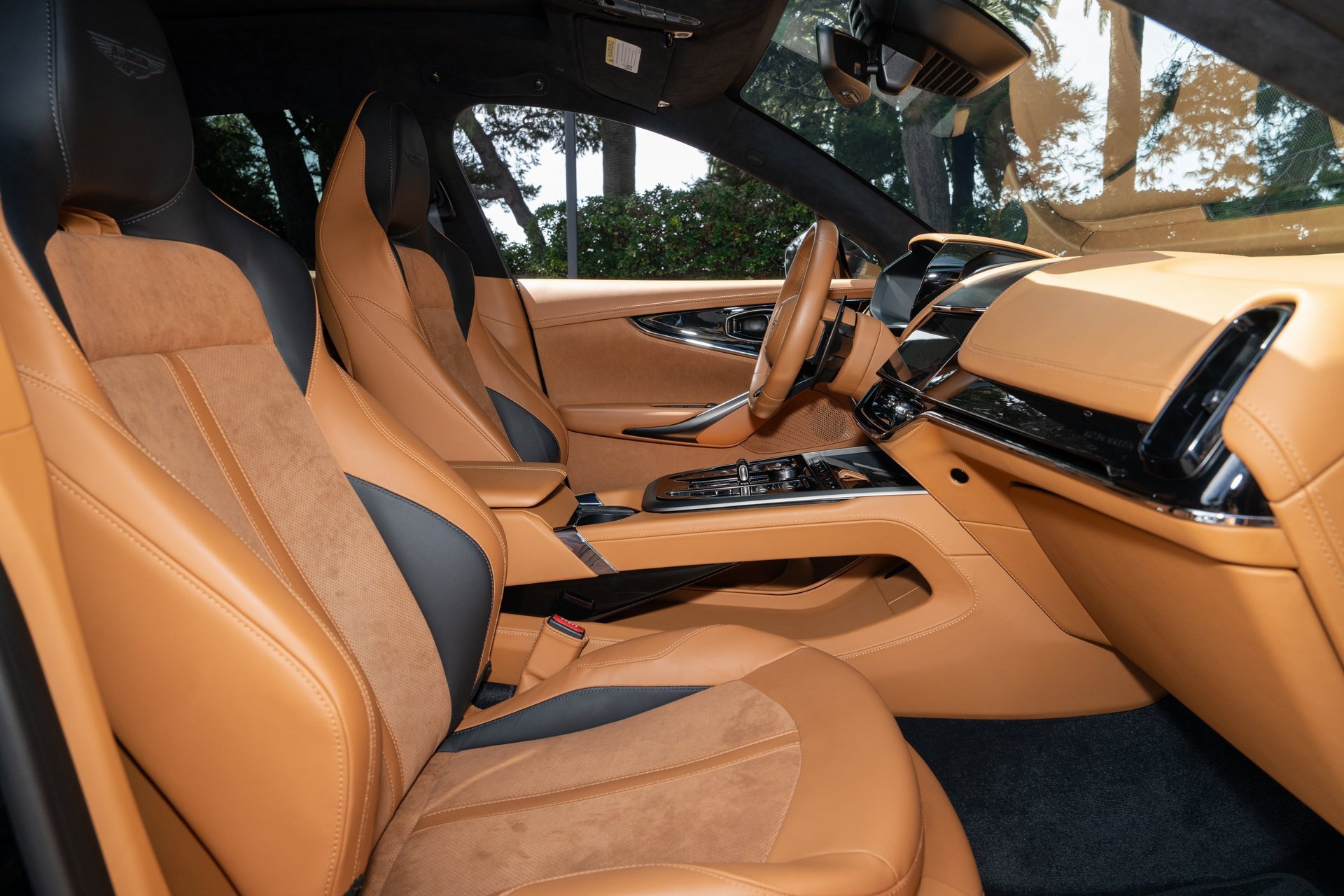 Used 2025 Aston Martin DBX 707 image 15