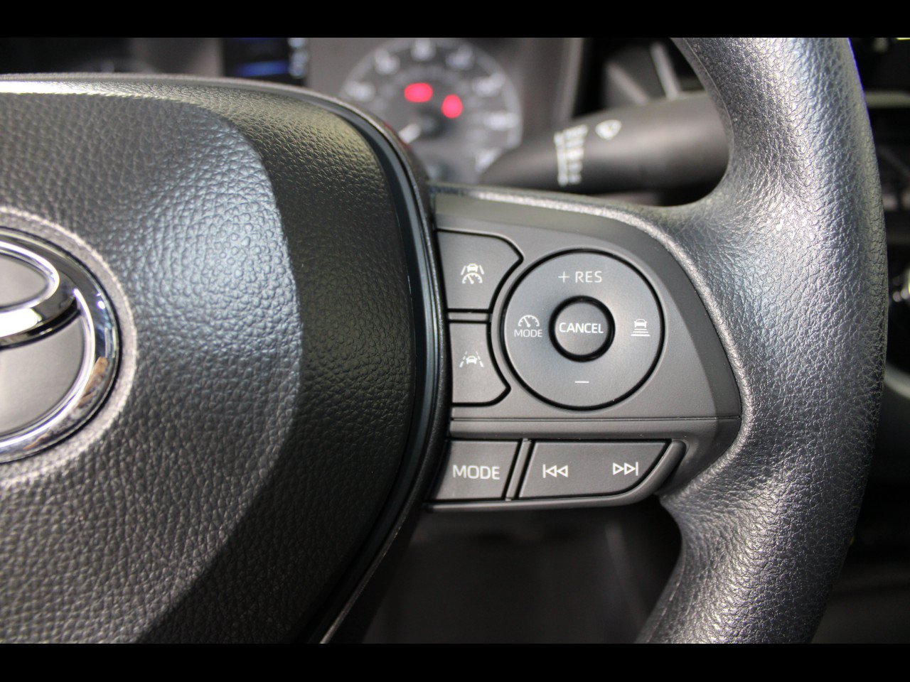 Used 2025 Toyota Corolla LE w/ LE Premium Package FWD image 21