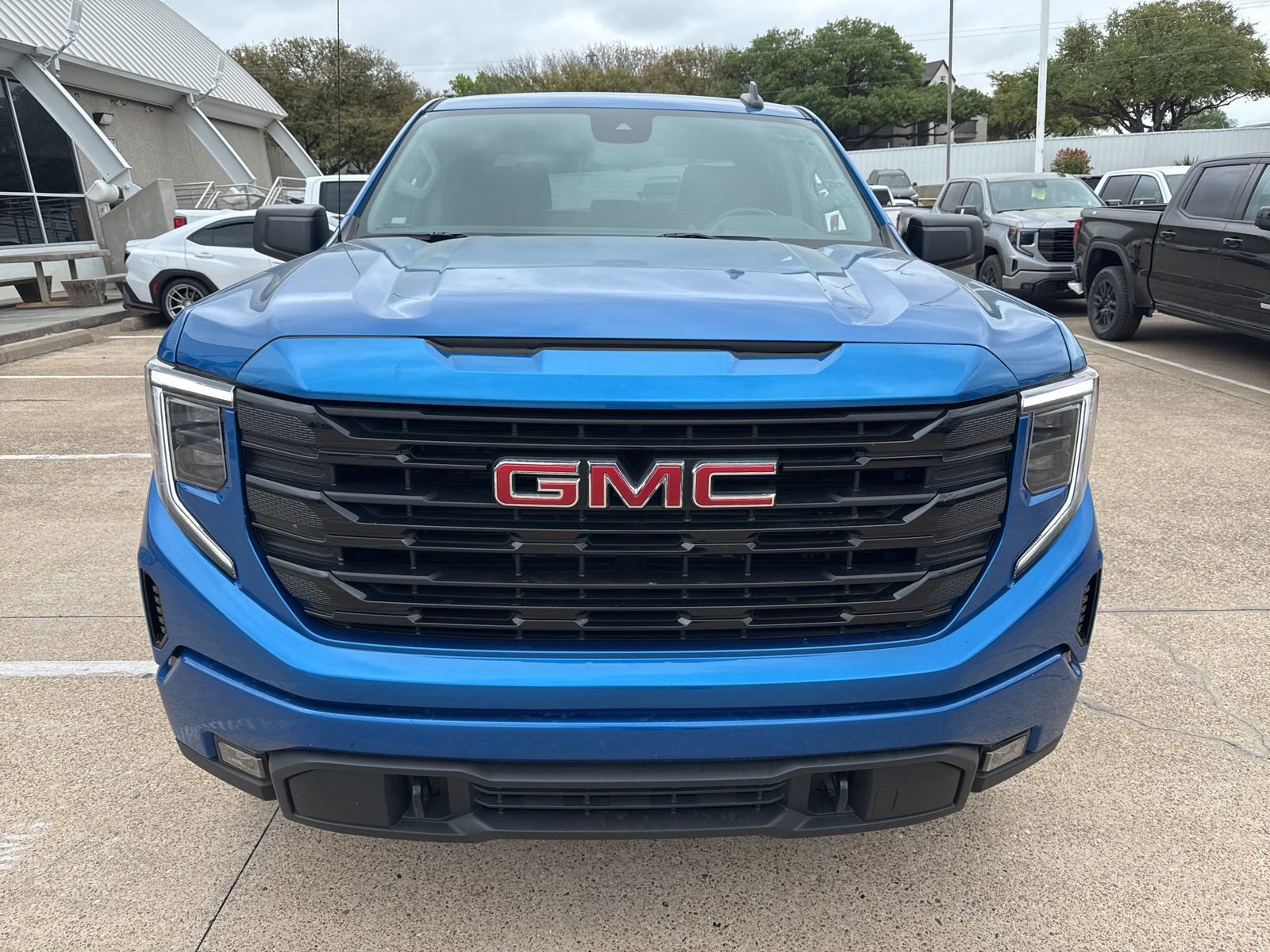 Used 2022 GMC Sierra 1500 Elevation image 2