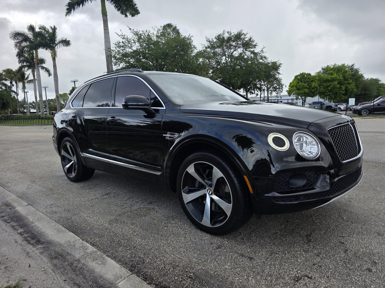 Used 2019 Bentley Bentayga image 32