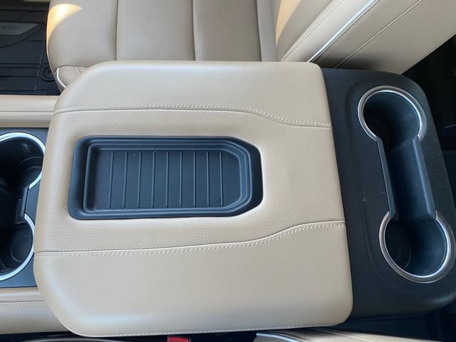 Used 2024 Chevrolet Suburban Premier AWD/4WD image 25