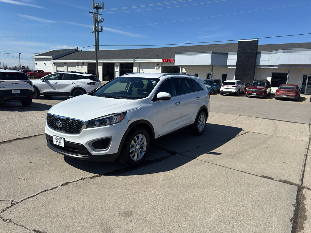 Used 2016 Kia Sorento LX w/ LX Convenience Package image 2