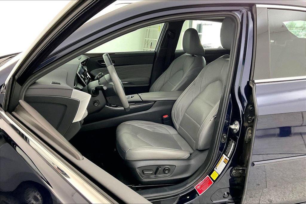 Used 2021 Toyota Avalon Limited w/ Advanced Safety Package image 31