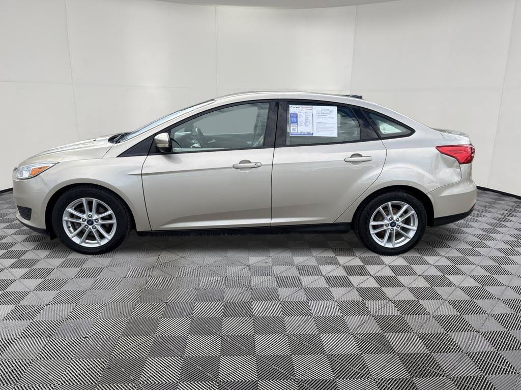 Used 2017 Ford Focus SE w/ Cold Weather Package FWD image 4