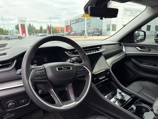 Used 2023 Jeep Grand Cherokee Limited w/ Luxury Tech Group II AWD/4WD image 9