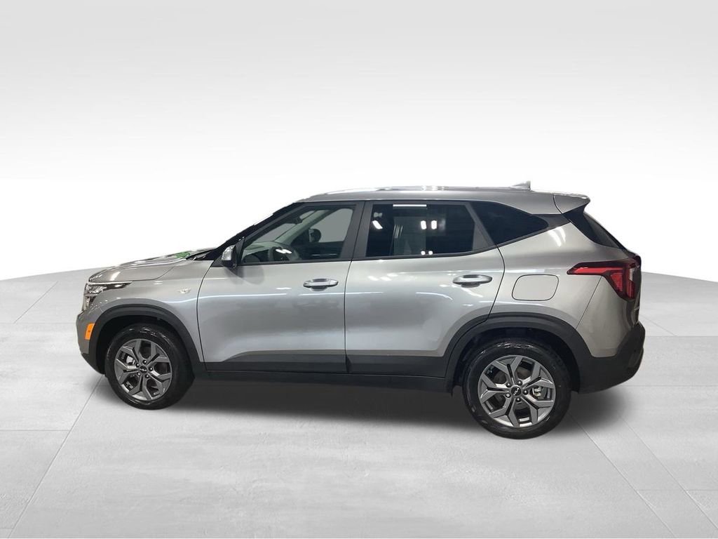 Certified 2025 Kia Seltos LX image 4