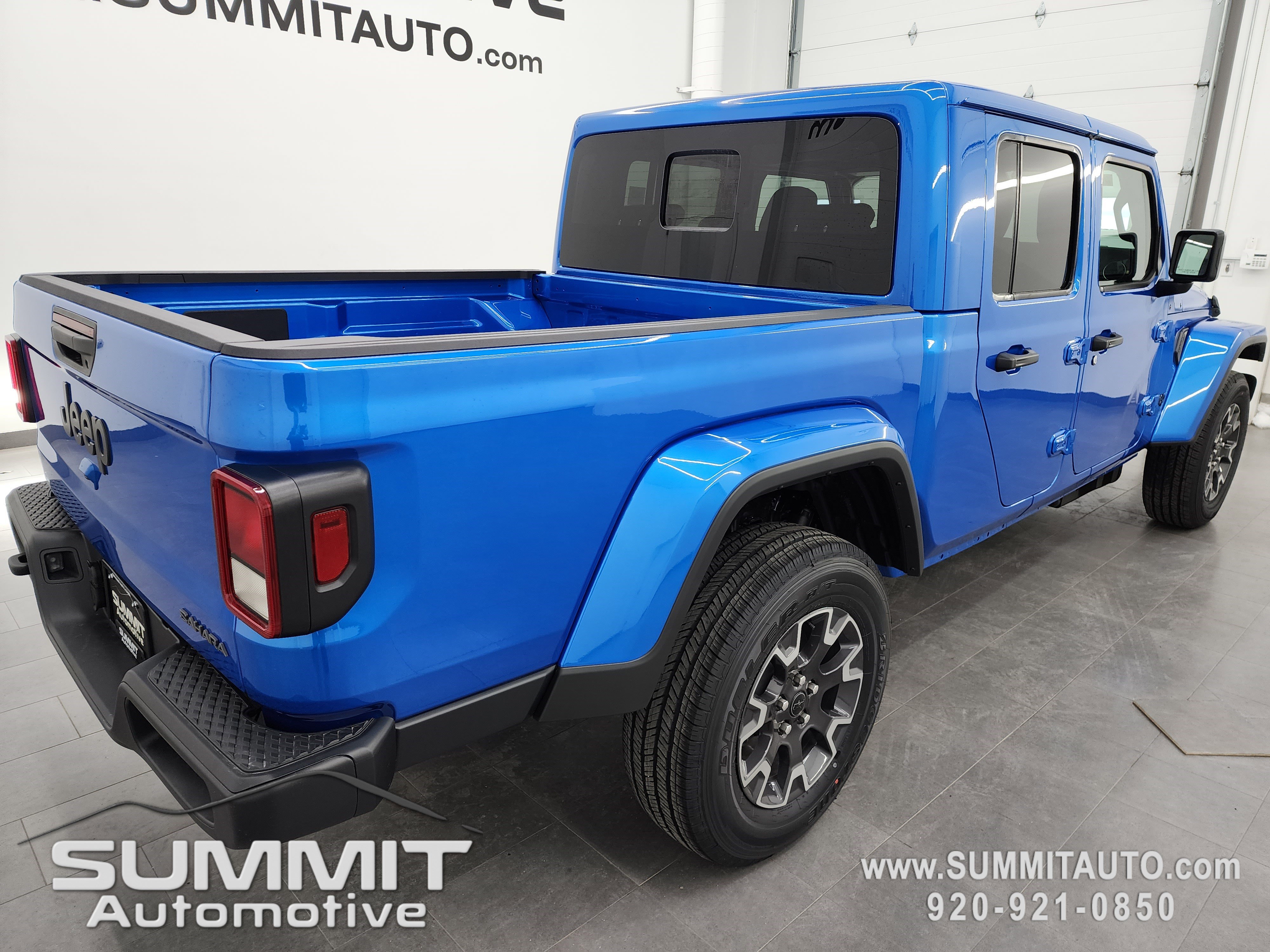 New 2026 Jeep Gladiator Sahara image 4