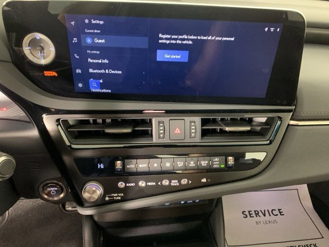 Used 2025 Lexus ES 300h w/ Accessory Package (Z2) image 27