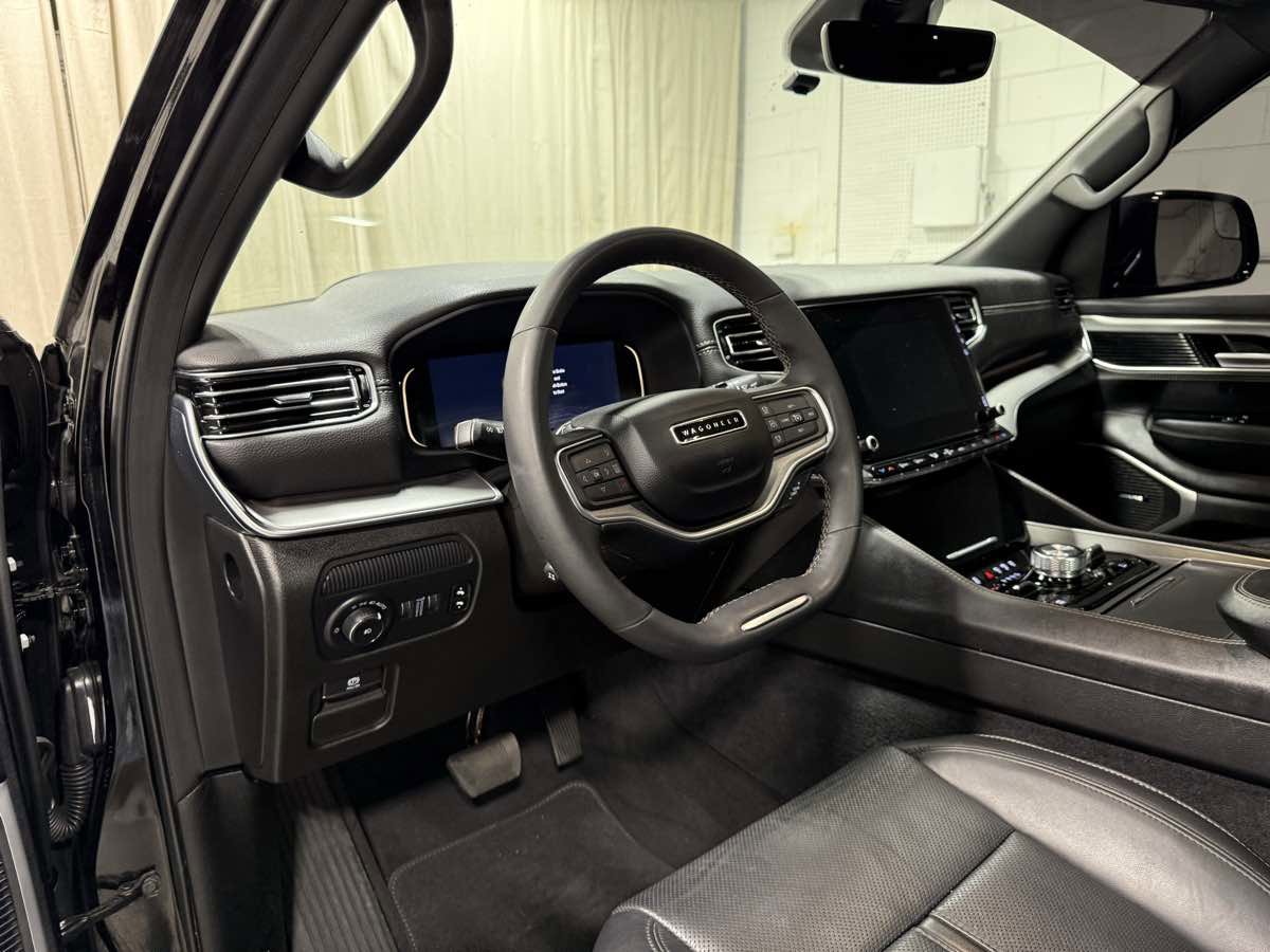 Used 2024 Jeep Wagoneer Series II w/ Convenience Group I image 11