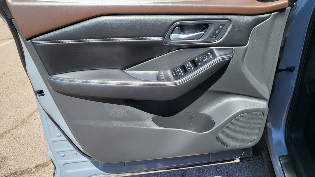 Used 2022 Nissan Rogue SL w/ SL Premium Package image 24