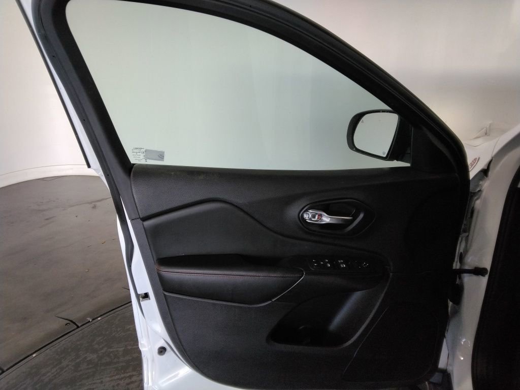 Used 2021 Jeep Cherokee Trailhawk image 33