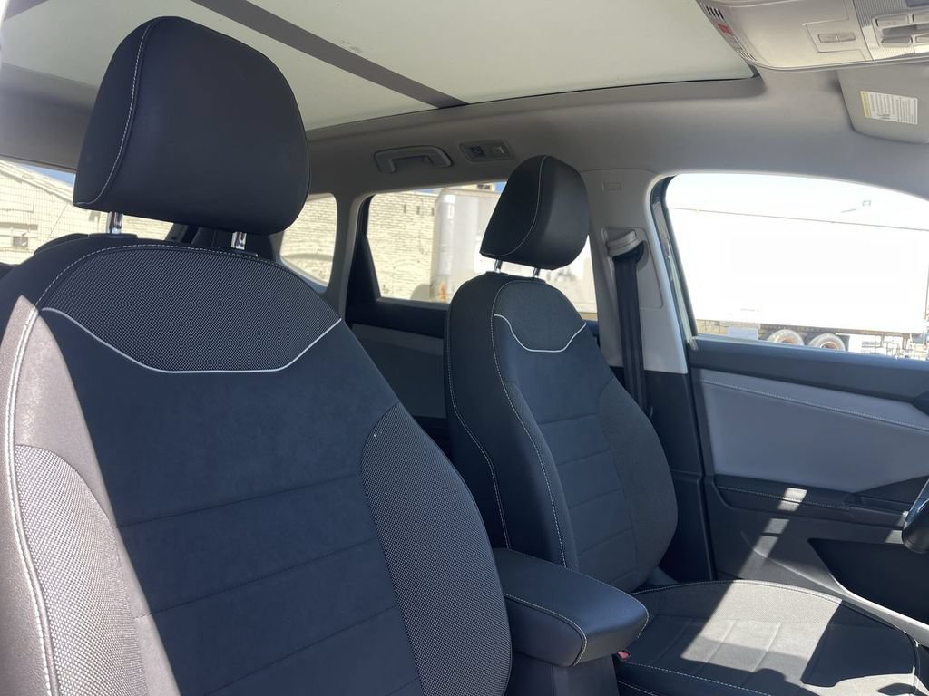 Used 2024 Volkswagen Taos SE w/ Panoramic Sunroof Package AWD/4WD image 26