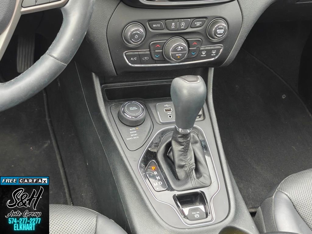 Used 2019 Jeep Cherokee Limited w/ Trailer Tow Group AWD/4WD image 12
