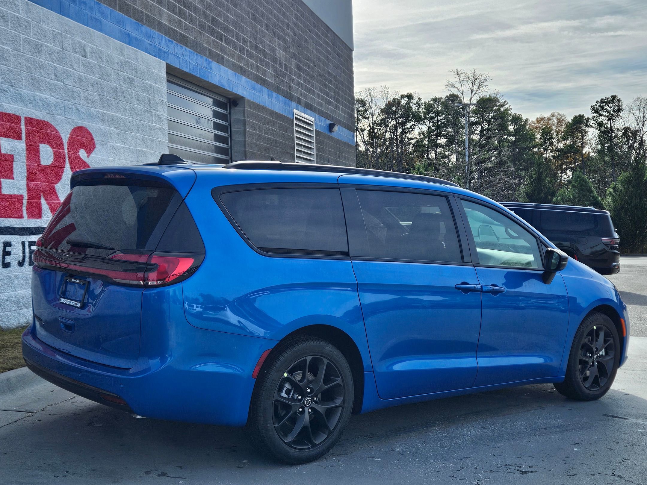 New 2026 Chrysler Pacifica Select image 7