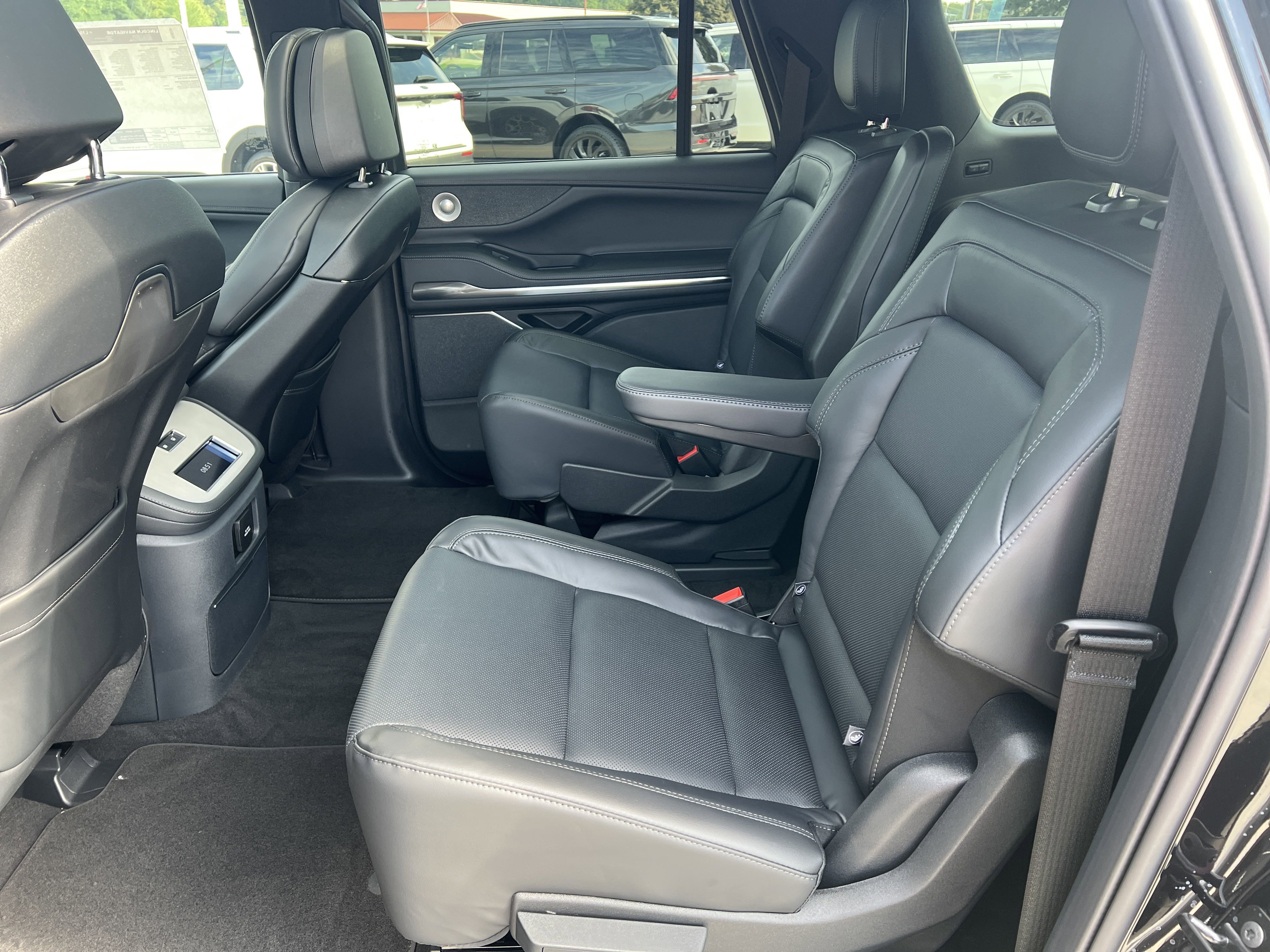 New 2025 Lincoln Navigator L Reserve image 13