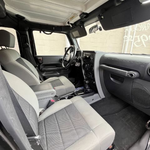 Used 2010 Jeep Wrangler Unlimited Sport image 3