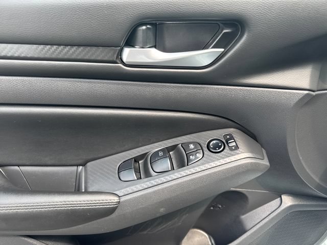 Used 2025 Nissan Altima 2.5 SV FWD image 11