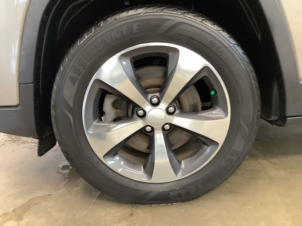 Used 2019 Jeep Cherokee Limited AWD/4WD image 22