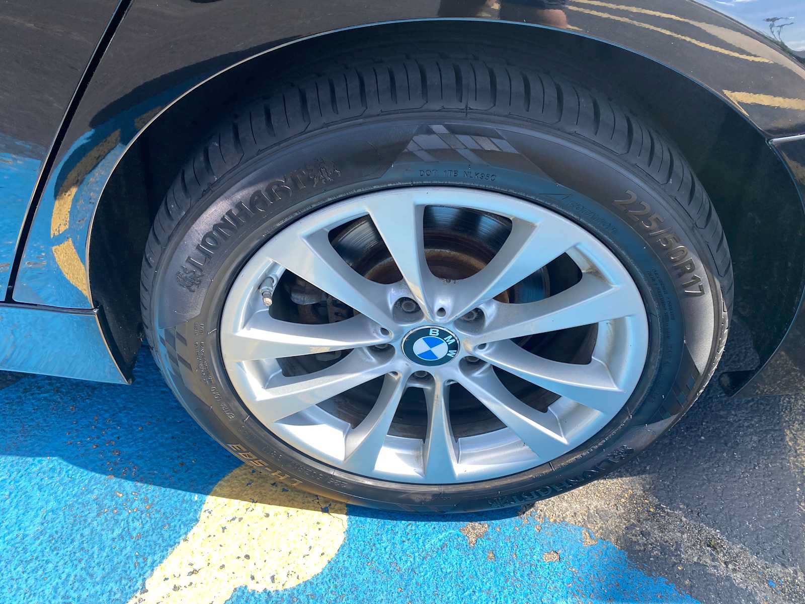 Used 2017 BMW 320i xDrive Sedan AWD/4WD image 34