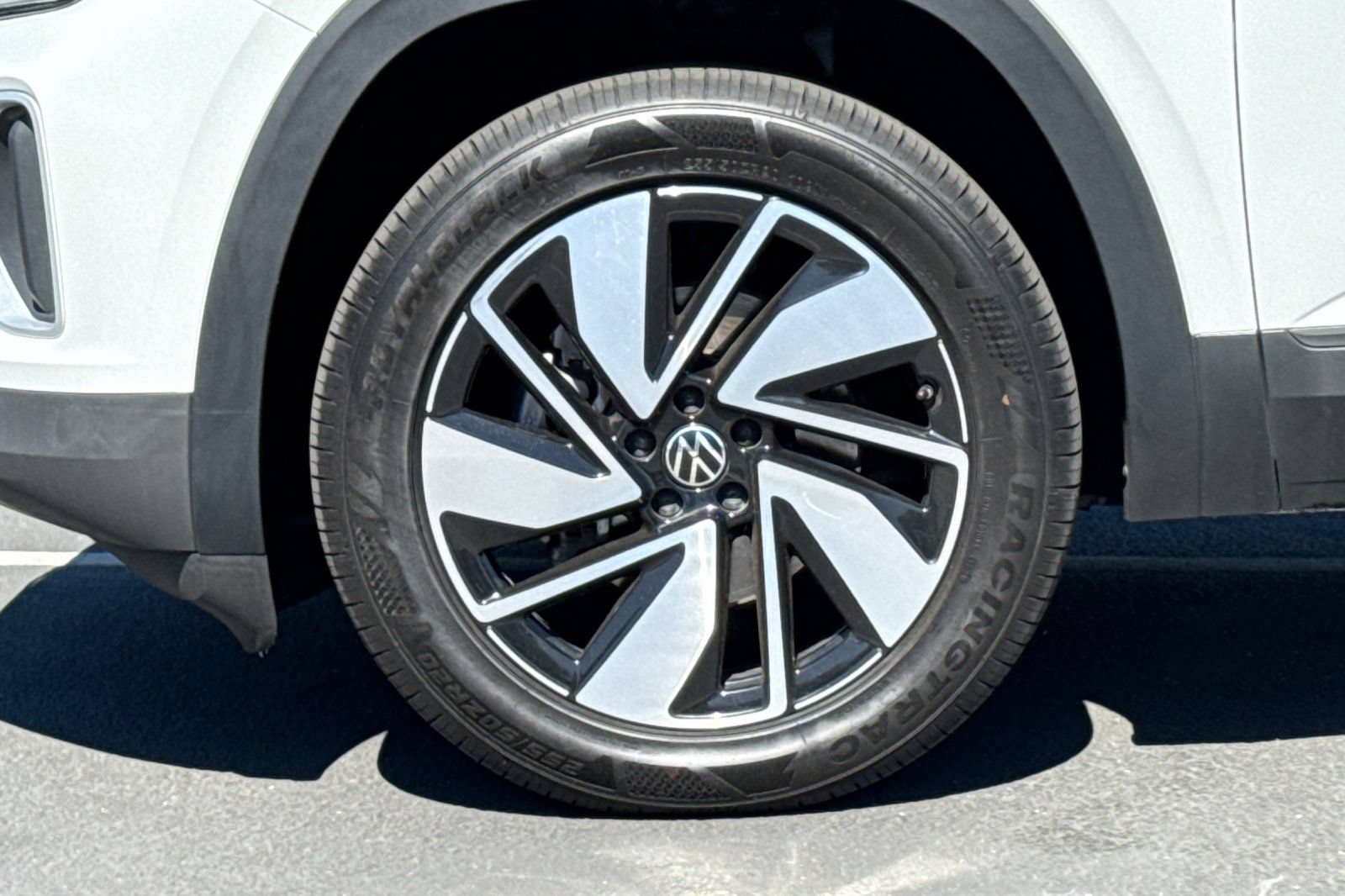 Used 2024 Volkswagen Atlas SE AWD/4WD image 15