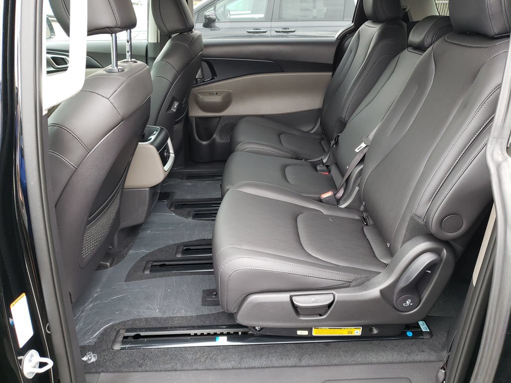 New 2026 Kia Carnival FWD image 22