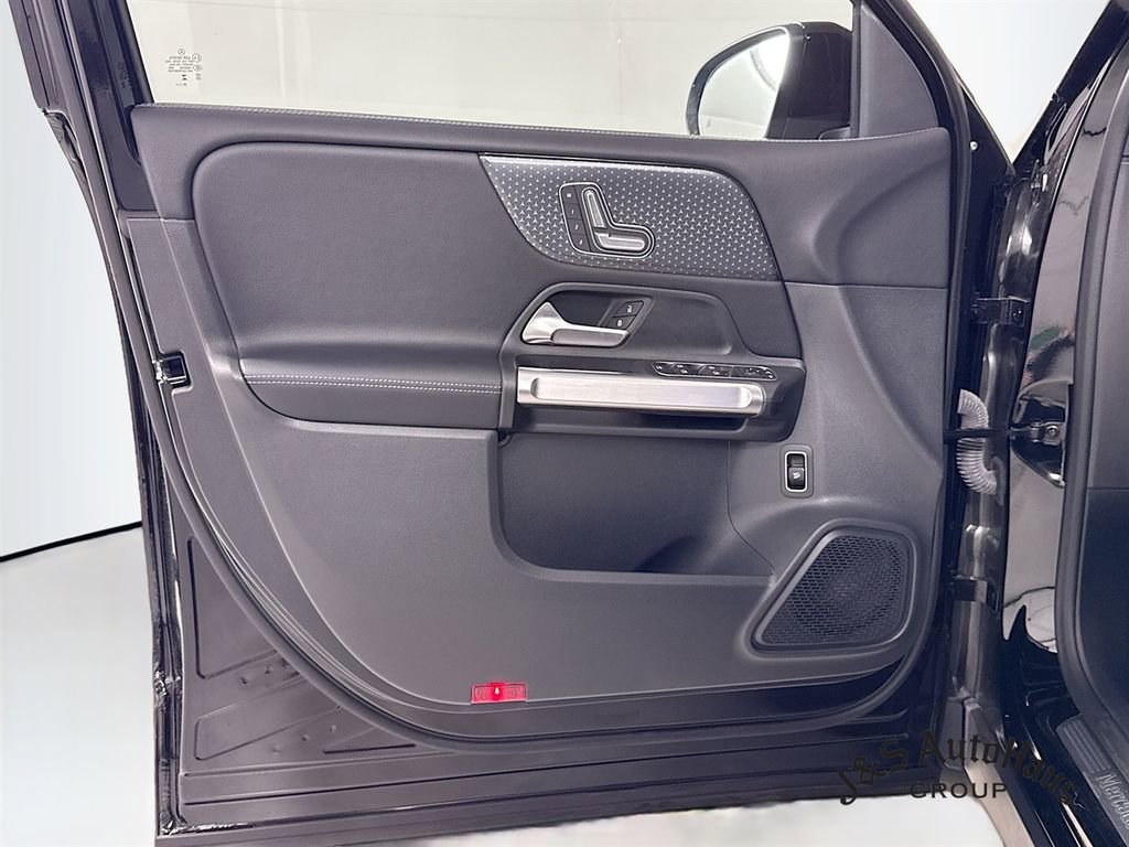 Used 2025 Mercedes-Benz GLB 250 image 21