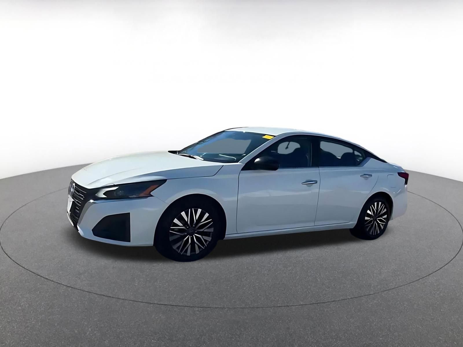 Used 2025 Nissan Altima 2.5 SV image 8