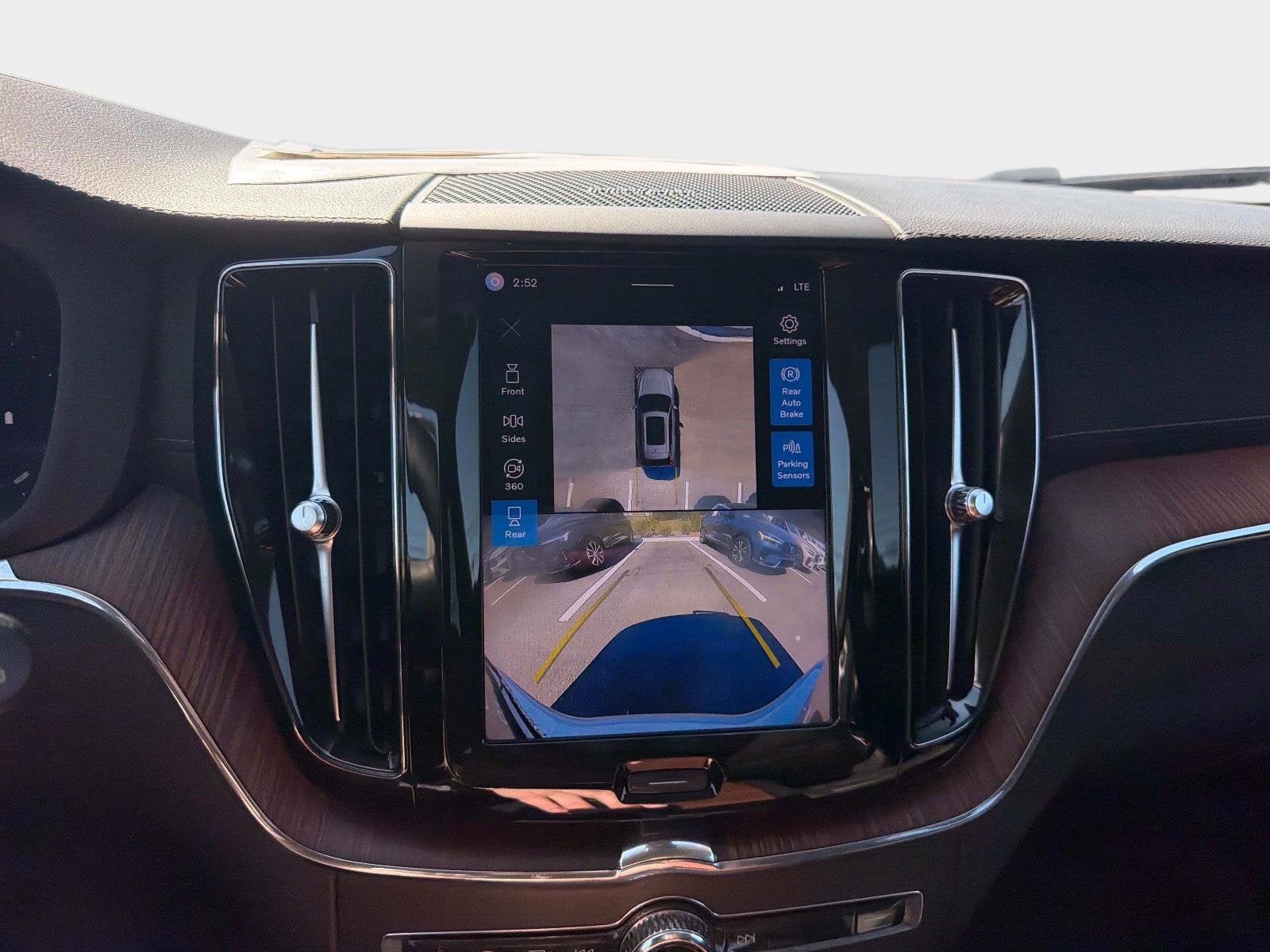 Certified 2024 Volvo XC60 B5 Ultimate w/ Protection Package Premier AWD/4WD image 26